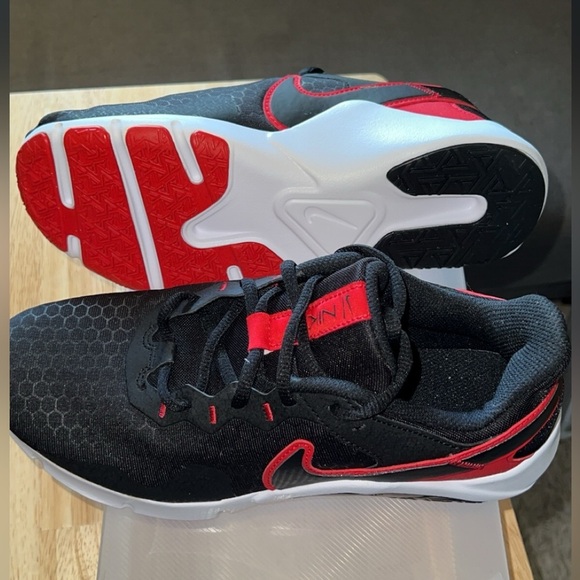 NIKE LEGEND ESSENTIAL 2 MEN'S SPORTS TRAINERS. - Picture 3 of 6